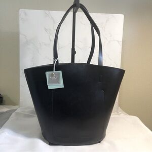 Black bucket tote bag